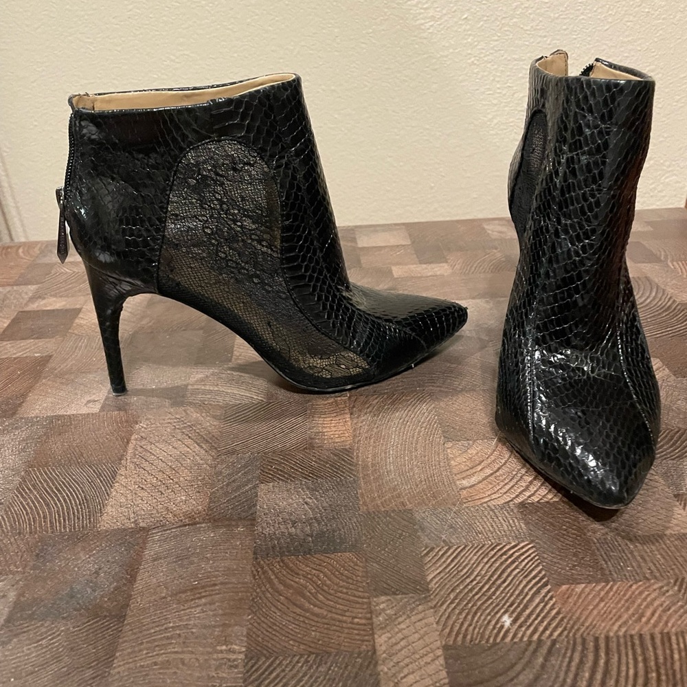 BCBG pointed toe heel shoes